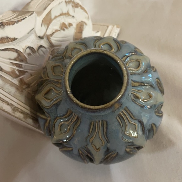 Blue Art Vase - Butterfly Design - Hobby Artist - Picture 7 of 7